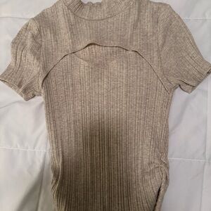 Vafful short sleeve cut out top-new without tag